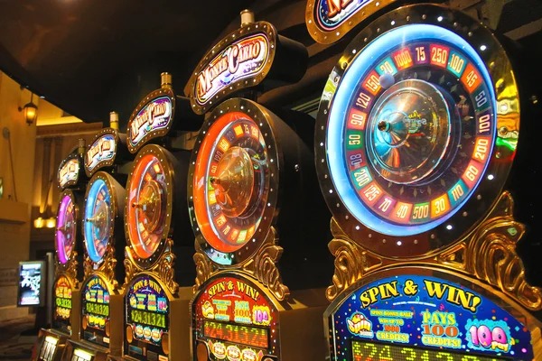tisu 4d games menu showing Liga 1, Dragon Tiger, and slots after DANA deposit